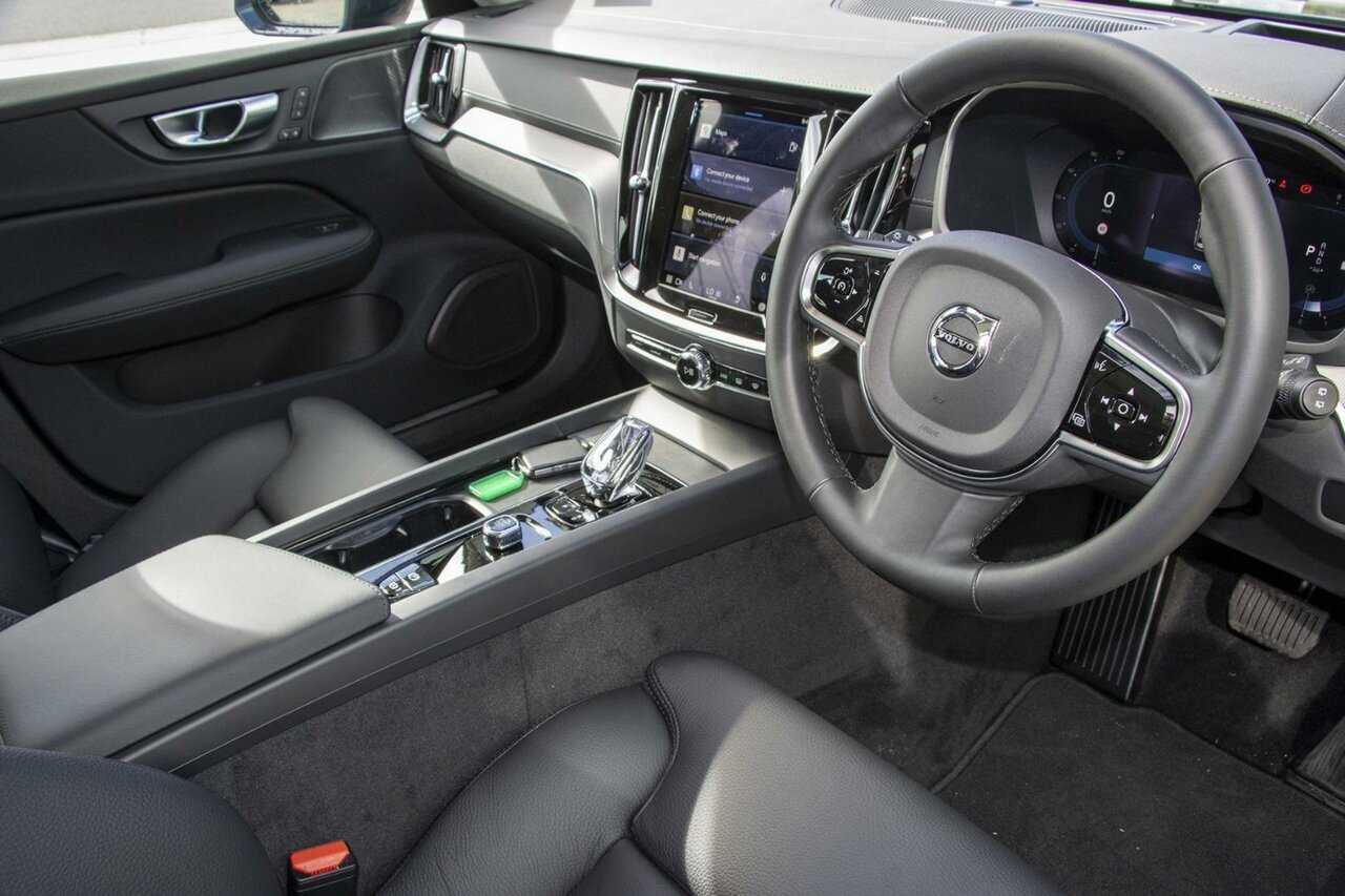 Volvo  V60 Cross Country Ultimate, B5 AWD Mild hybrid, Petrol, Bright