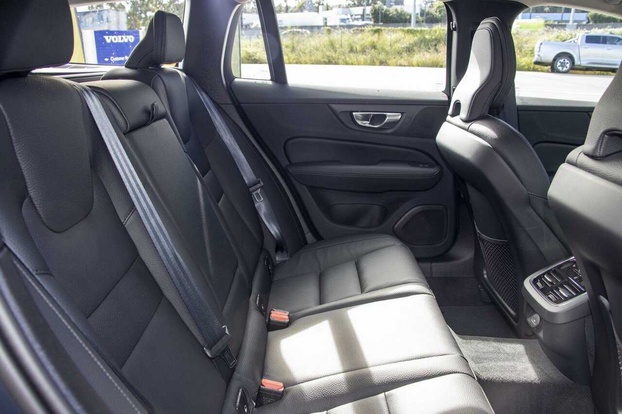 Volvo  V60 Cross Country Ultimate, B5 AWD Mild hybrid, Petrol, Bright