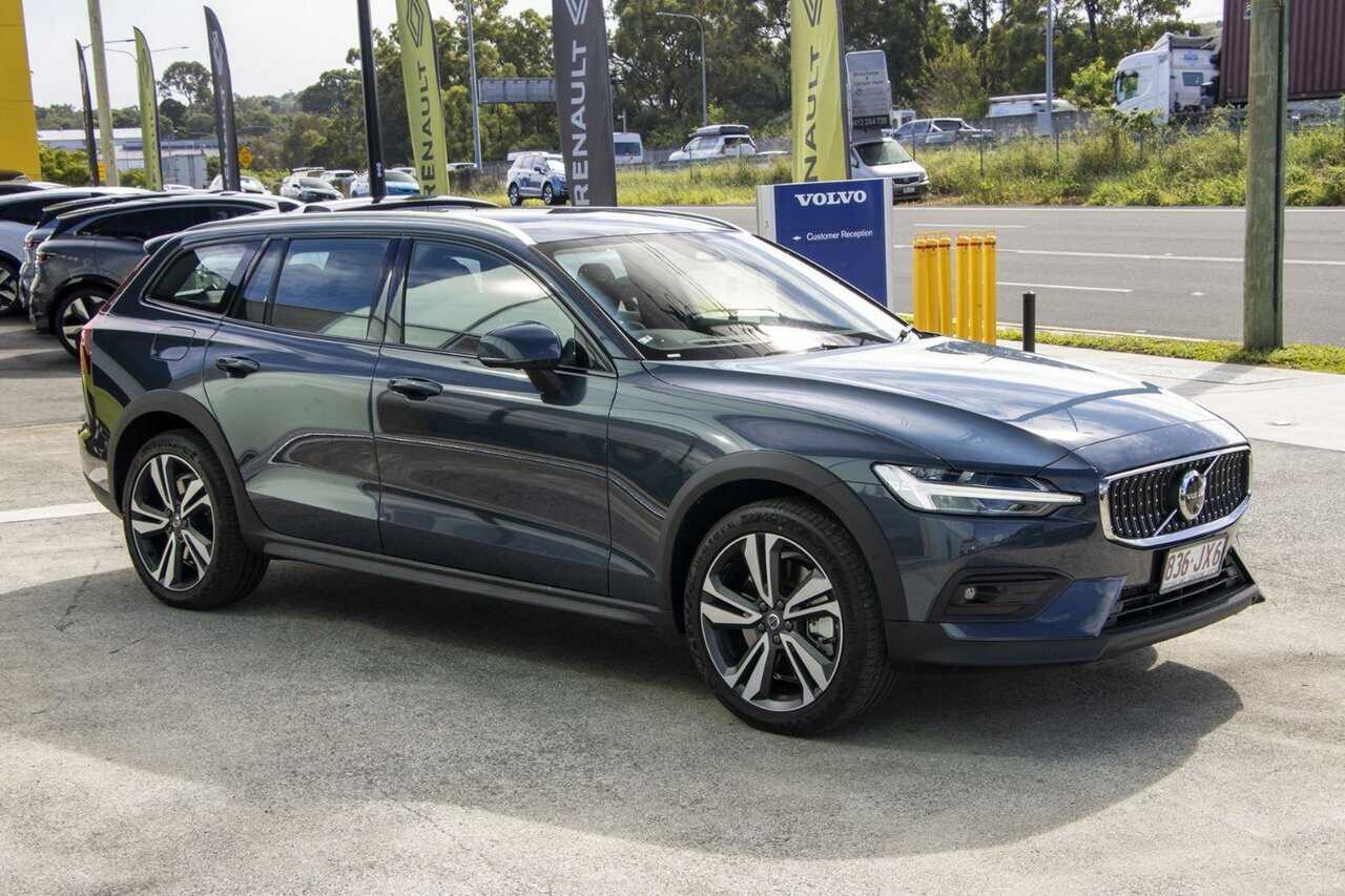 Volvo  V60 Cross Country Ultimate, B5 AWD Mild hybrid, Petrol, Bright