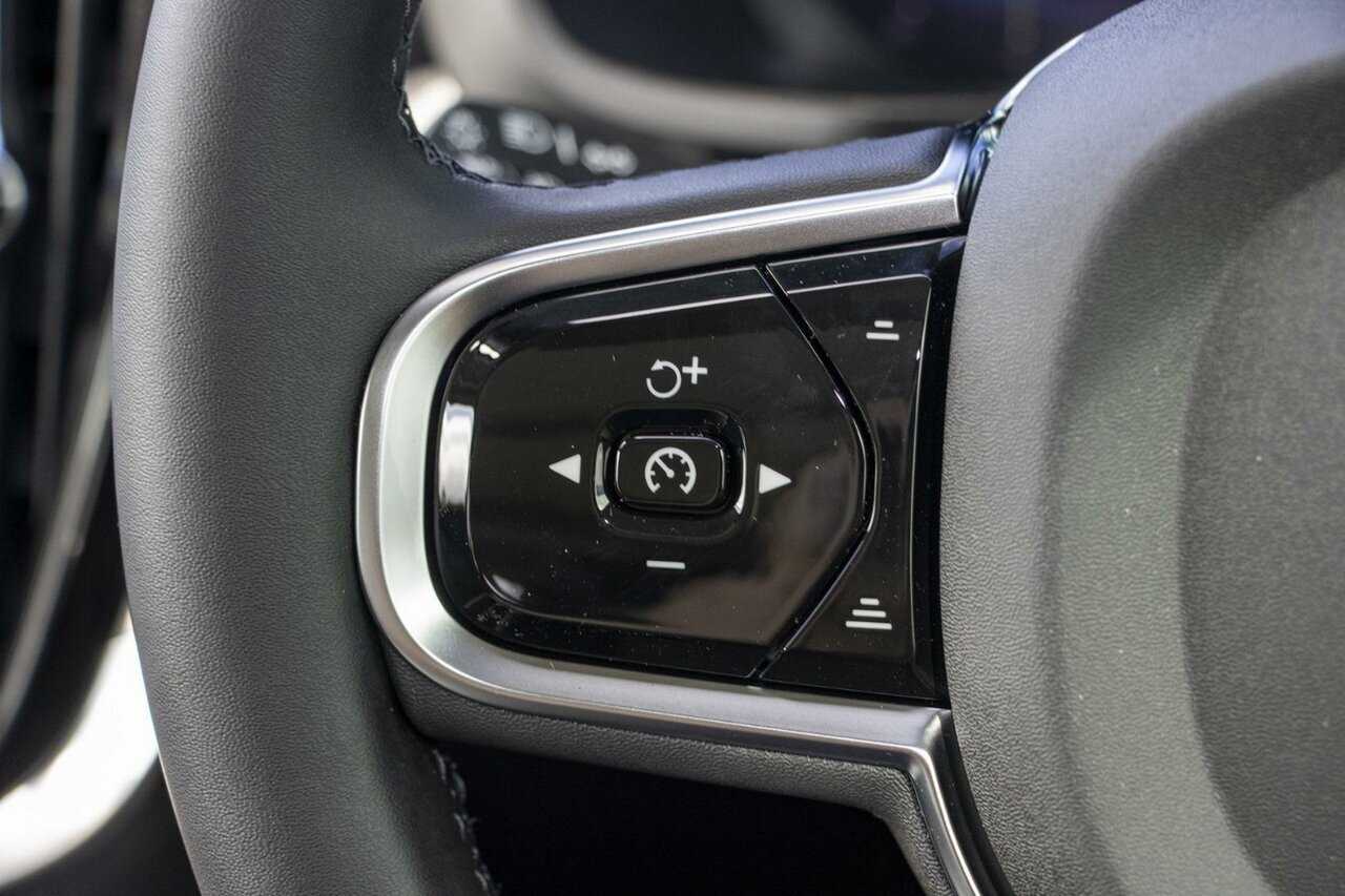 Volvo  V60 Cross Country Ultimate, B5 AWD Mild hybrid, Petrol, Bright