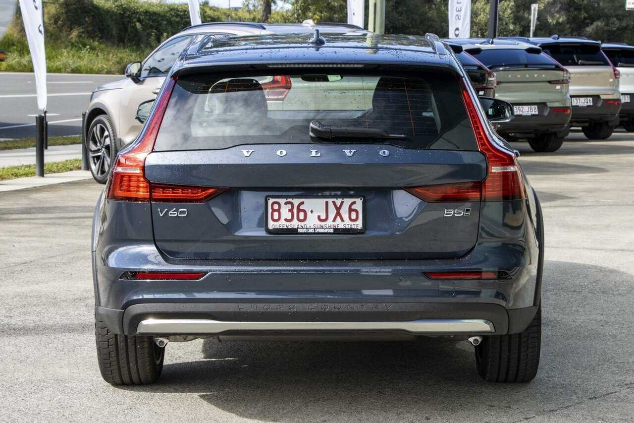 Volvo  V60 Cross Country Ultimate, B5 AWD Mild hybrid, Petrol, Bright