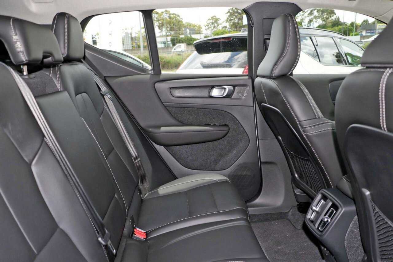 Volvo  XC40 Ultimate, B4 AWD Mild hybrid, Petrol, Bright