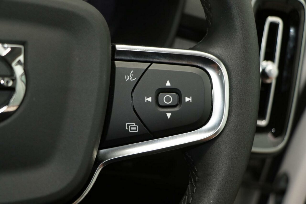 Volvo  XC40 Ultimate, B4 AWD Mild hybrid, Petrol, Bright