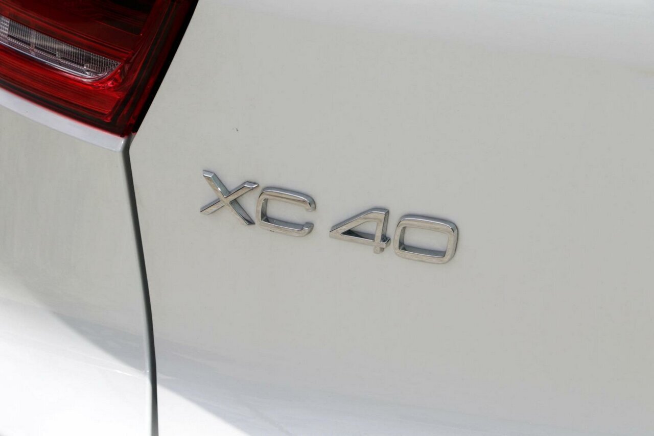Volvo  XC40 Ultimate, B4 AWD Mild hybrid, Petrol, Bright