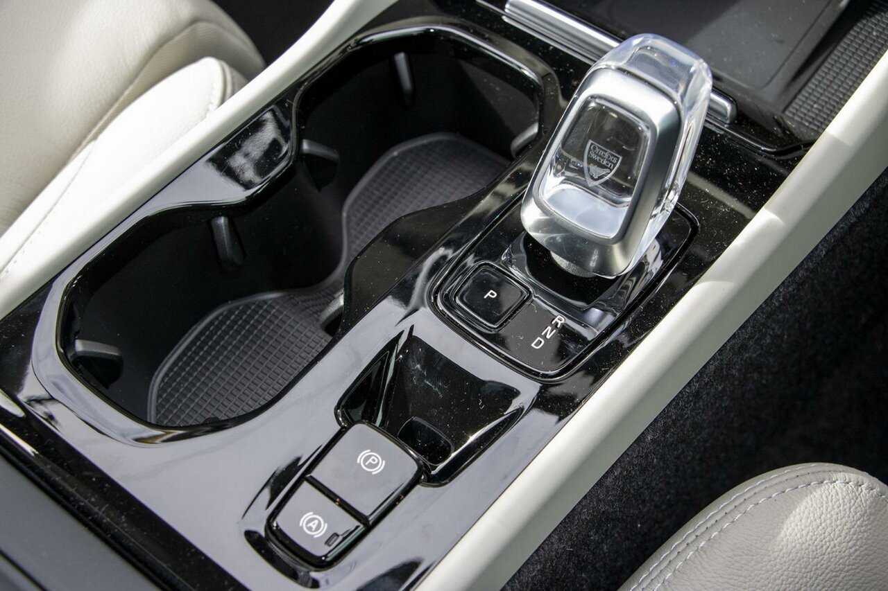 Volvo  XC40 Ultimate, B4 Mild Hybrid, Petrol, Bright