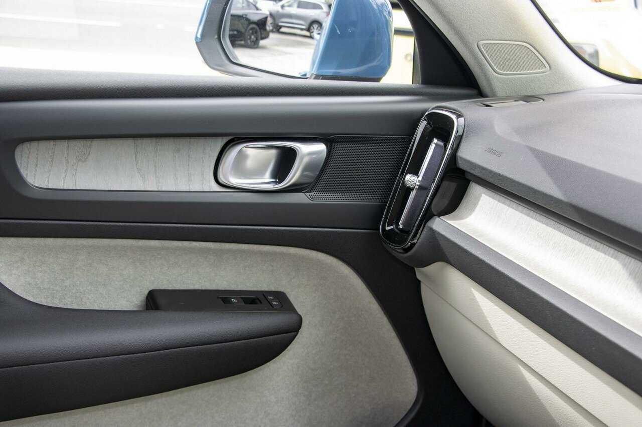 Volvo  XC40 Ultimate, B4 Mild Hybrid, Petrol, Bright