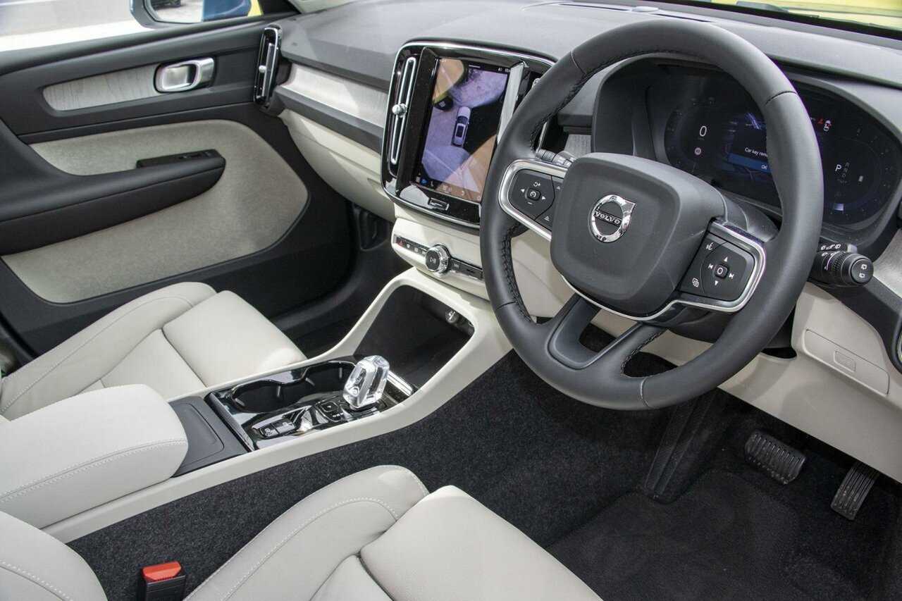 Volvo  XC40 Ultimate, B4 Mild Hybrid, Petrol, Bright