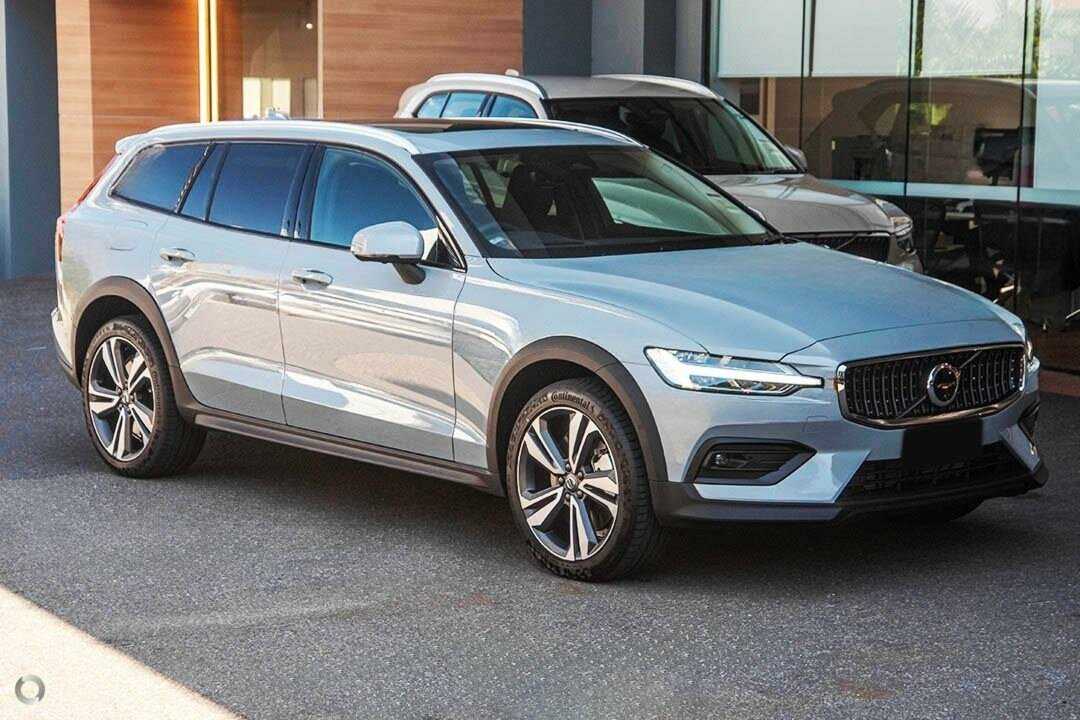 Volvo  V60 Cross Country Ultimate, B5 AWD Mild hybrid, Petrol, Bright