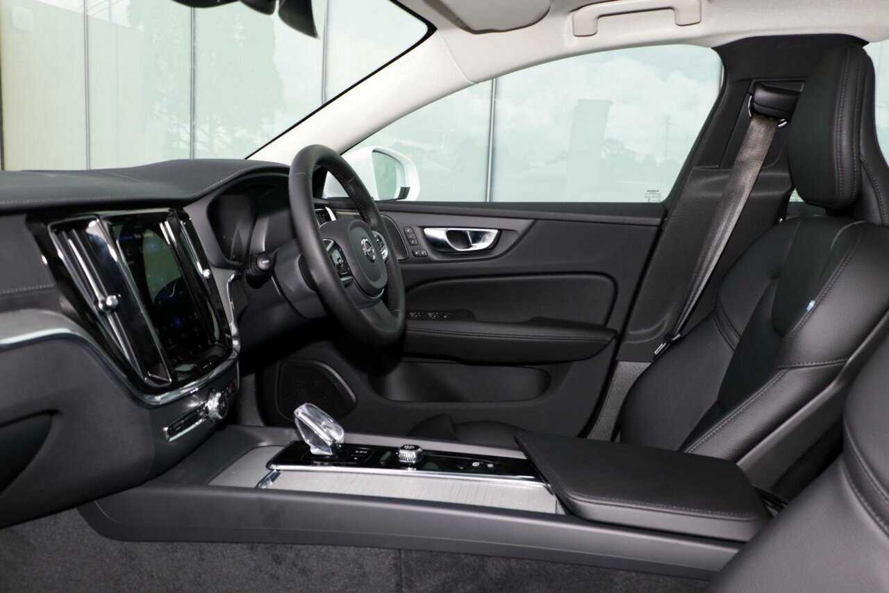 Volvo  S60 Ultra, B5 AWD Mild hybrid, Petrol, Bright