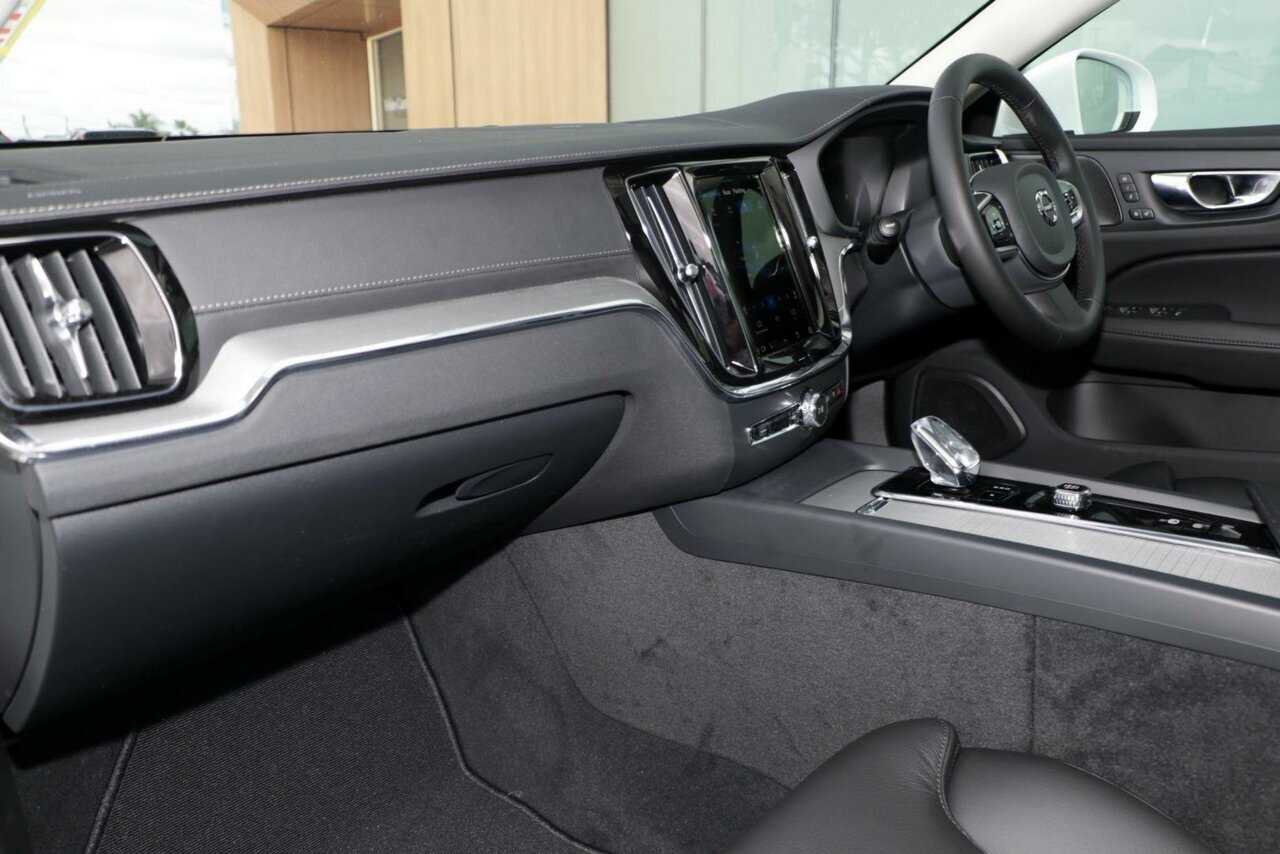 Volvo  S60 Ultra, B5 AWD Mild hybrid, Petrol, Bright