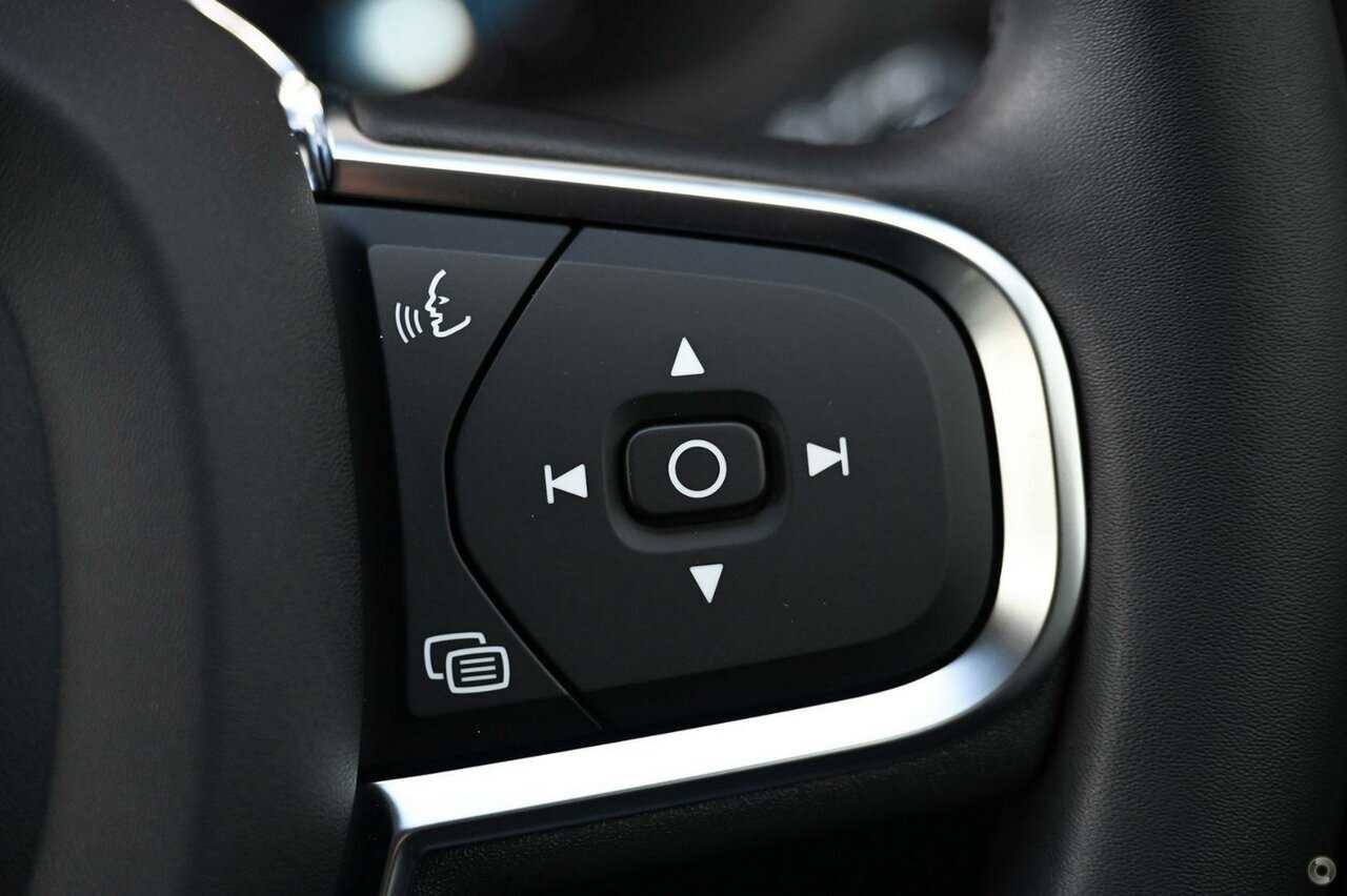 Volvo  XC60 Plus, B5 AWD Mild hybrid, Petrol
