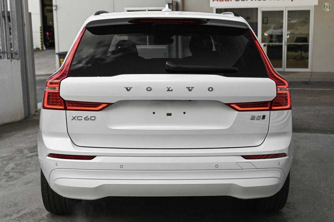 Volvo  XC60 Plus, B5 AWD Mild hybrid, Petrol