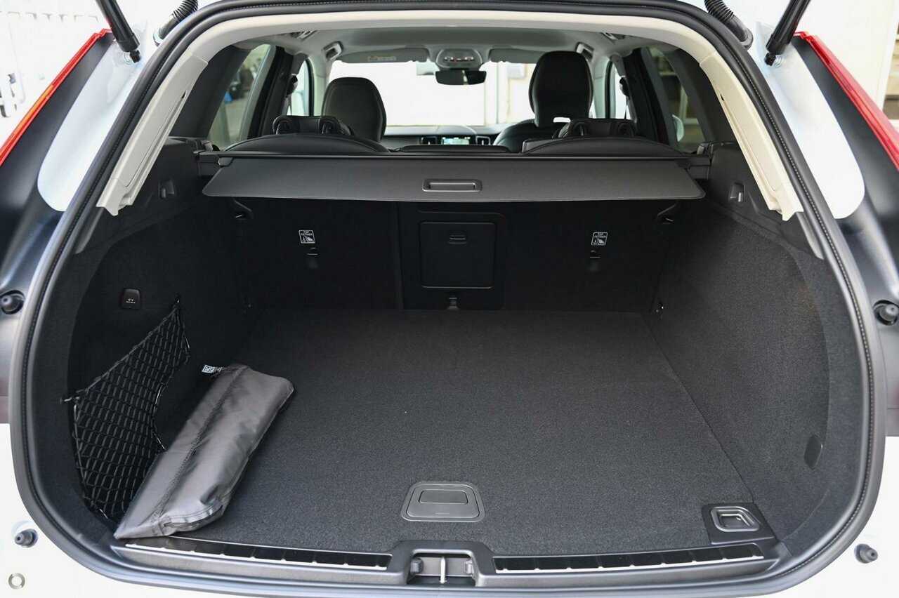 Volvo  XC60 Plus, B5 AWD Mild hybrid, Petrol