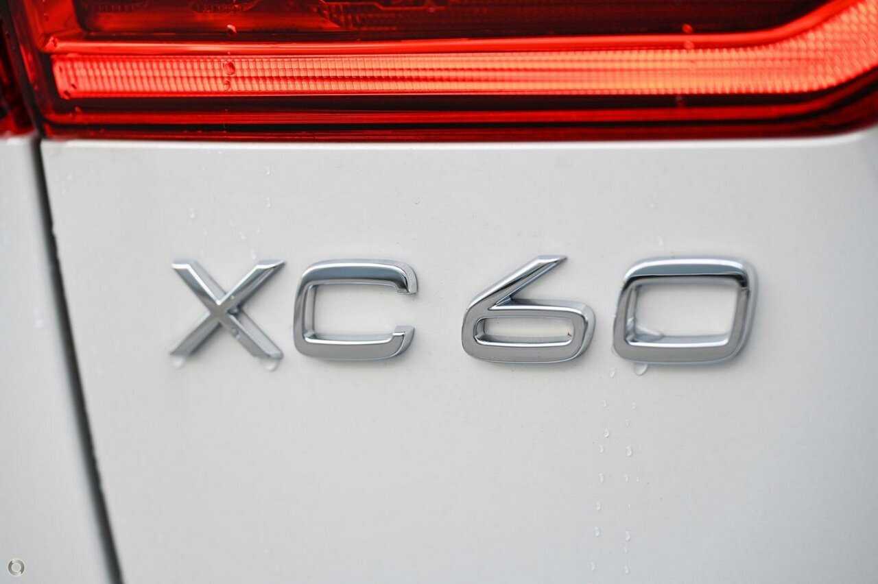 Volvo  XC60 Plus, B5 AWD Mild hybrid, Petrol
