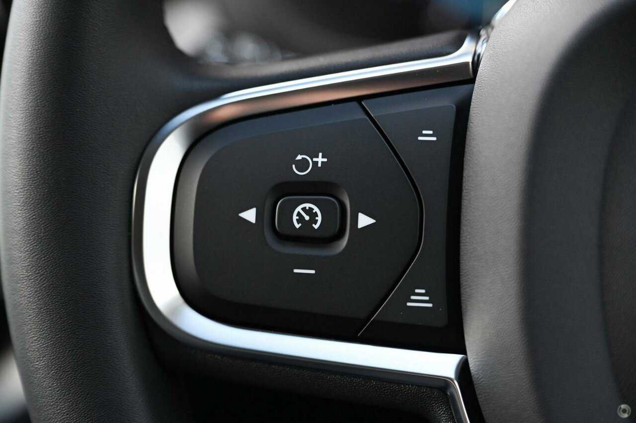 Volvo  XC60 Plus, B5 AWD Mild hybrid, Petrol