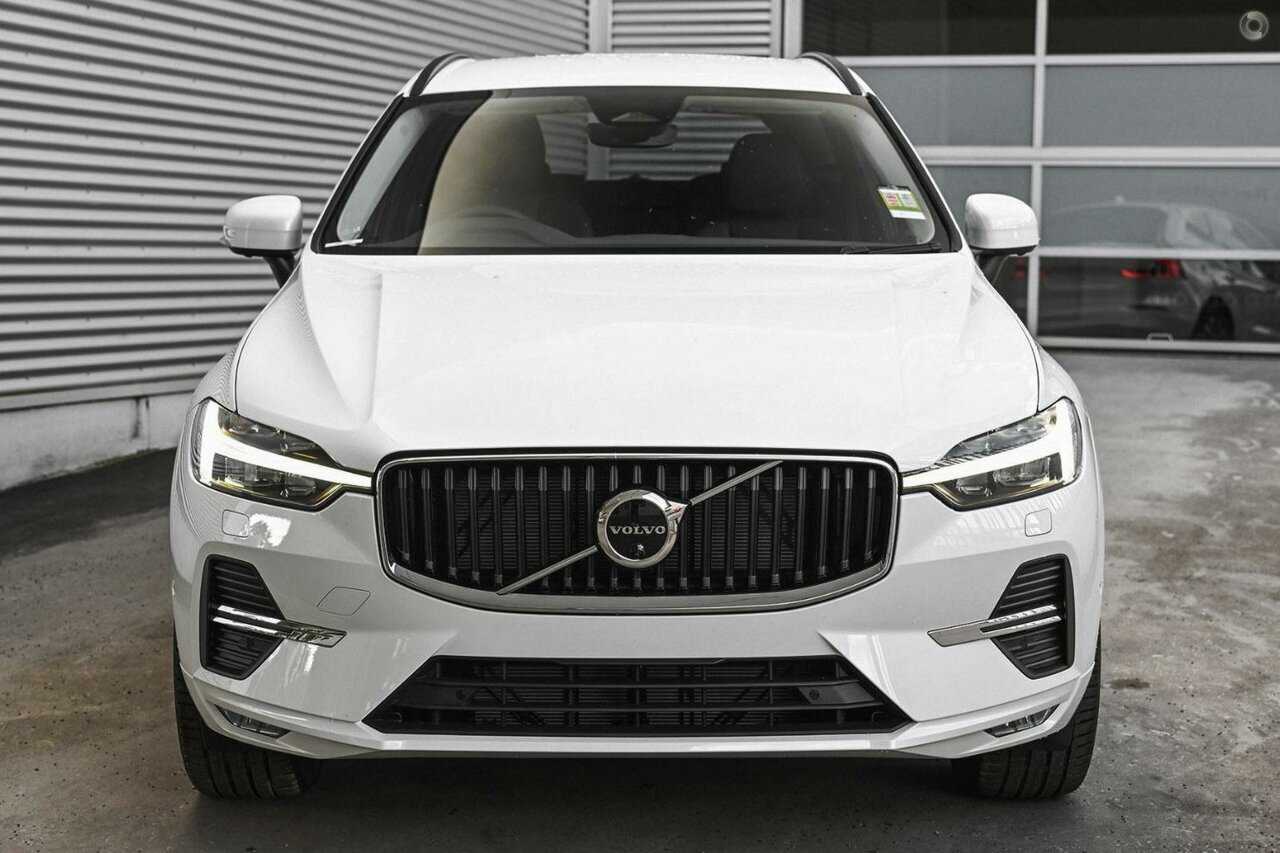 Volvo  XC60 Plus, B5 AWD Mild hybrid, Petrol