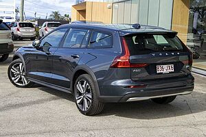 Volvo  V60 Cross Country Ultimate, B5 AWD Mild hybrid, Petrol, Bright