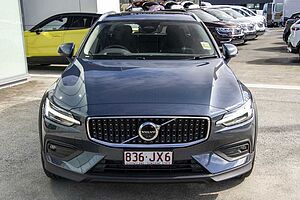 Volvo  V60 Cross Country Ultimate, B5 AWD Mild hybrid, Petrol, Bright
