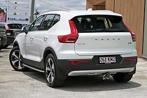 Volvo  XC40 Ultimate, B4 AWD Mild hybrid, Petrol, Bright