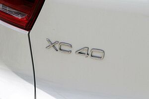 Volvo  XC40 Ultimate, B4 AWD Mild hybrid, Petrol, Bright
