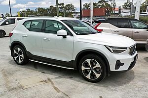 Volvo  XC40 Ultimate, B4 AWD Mild hybrid, Petrol, Bright