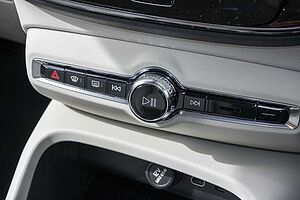 Volvo  XC40 Ultimate, B4 Mild Hybrid, Petrol, Bright