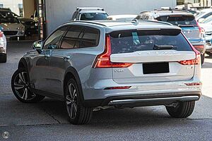 Volvo  V60 Cross Country Ultimate, B5 AWD Mild hybrid, Petrol, Bright