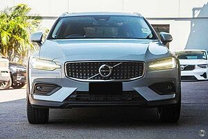 Volvo  V60 Cross Country Ultimate, B5 AWD Mild hybrid, Petrol, Bright