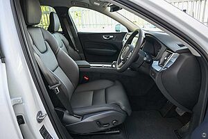 Volvo  XC60 Plus, B5 AWD Mild hybrid, Petrol